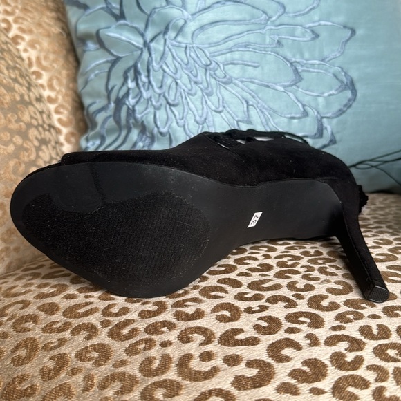 NWT/NIB Olivia Ferragamo “Anne” black faux suede lace up stiletto open toe heel - Picture 8 of 11